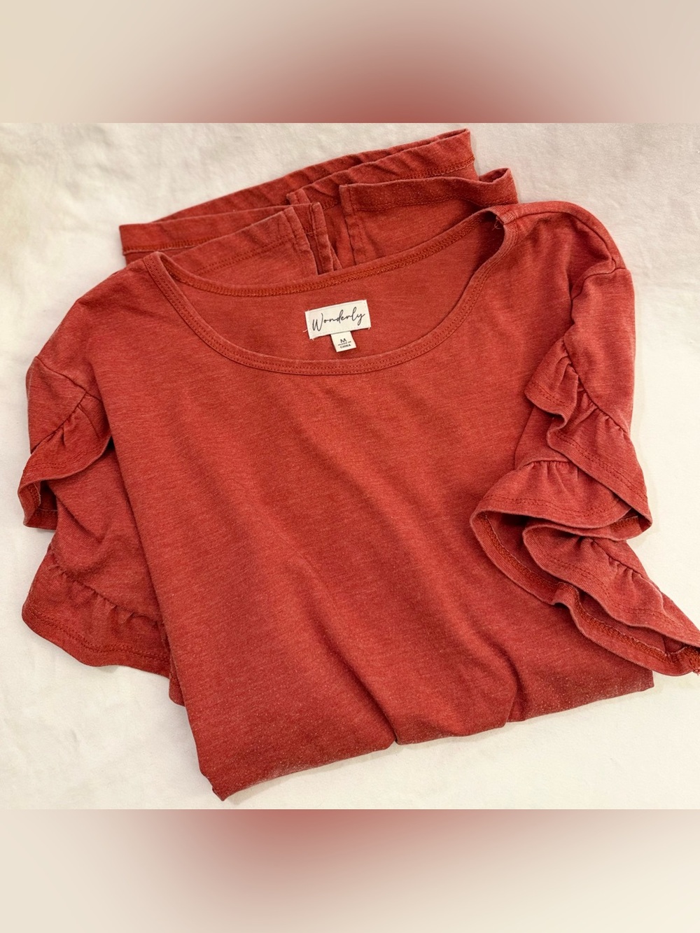 Wonderly faded tomato split ruffle sleeve tshirt top size m